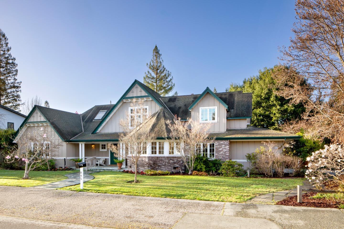 Detail Gallery Image 3 of 48 For 845 Magnolia St, Menlo Park,  CA 94025 - 3 Beds | 3 Baths