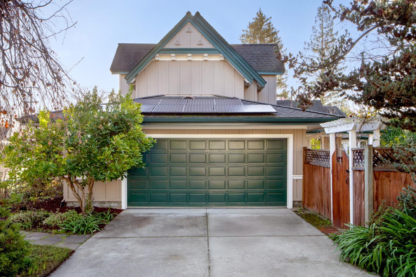 Detail Gallery Image 4 of 48 For 845 Magnolia St, Menlo Park,  CA 94025 - 3 Beds | 3 Baths