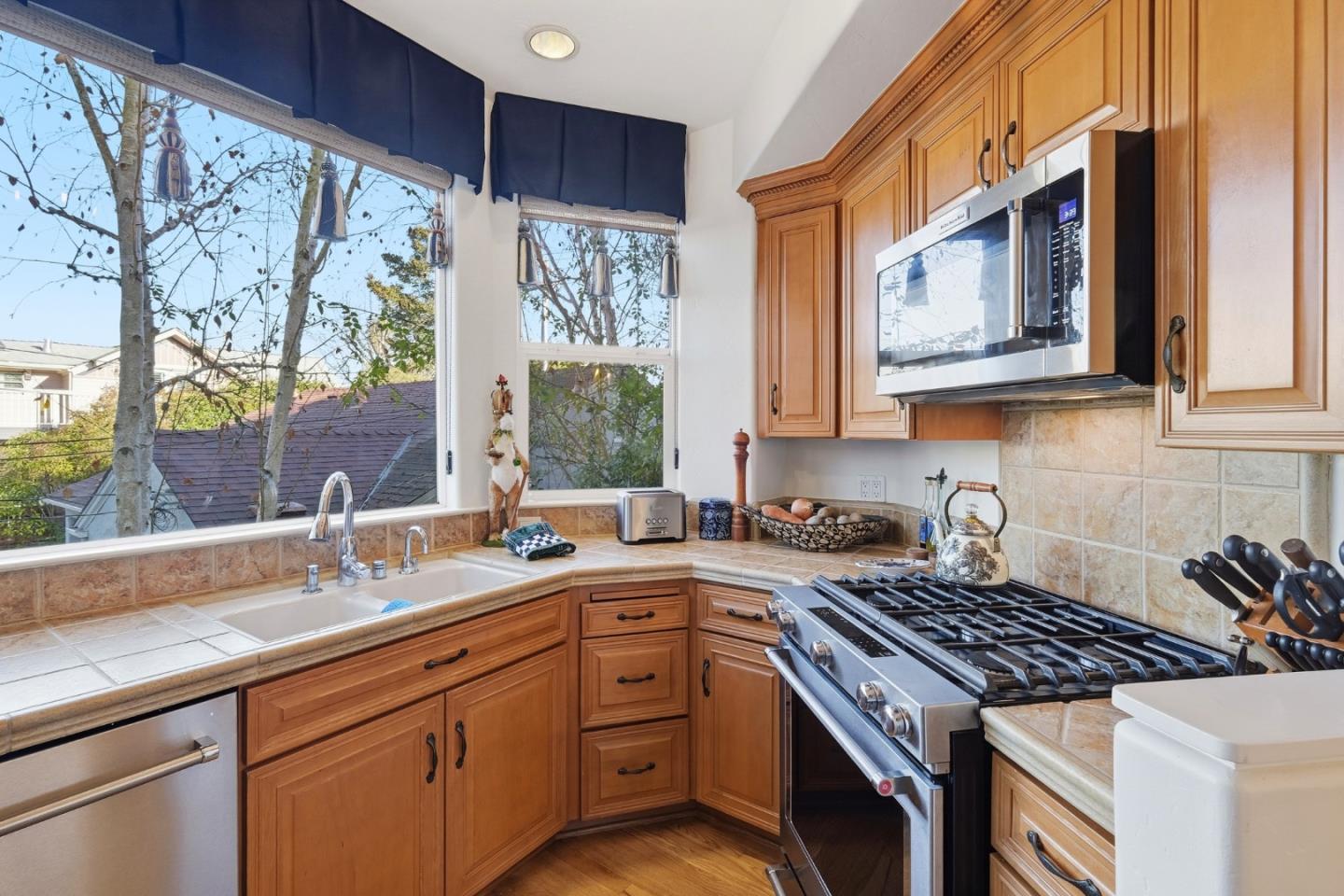 Detail Gallery Image 15 of 37 For 206 Villa Mar Vis, Santa Cruz,  CA 95060 - 3 Beds | 3 Baths