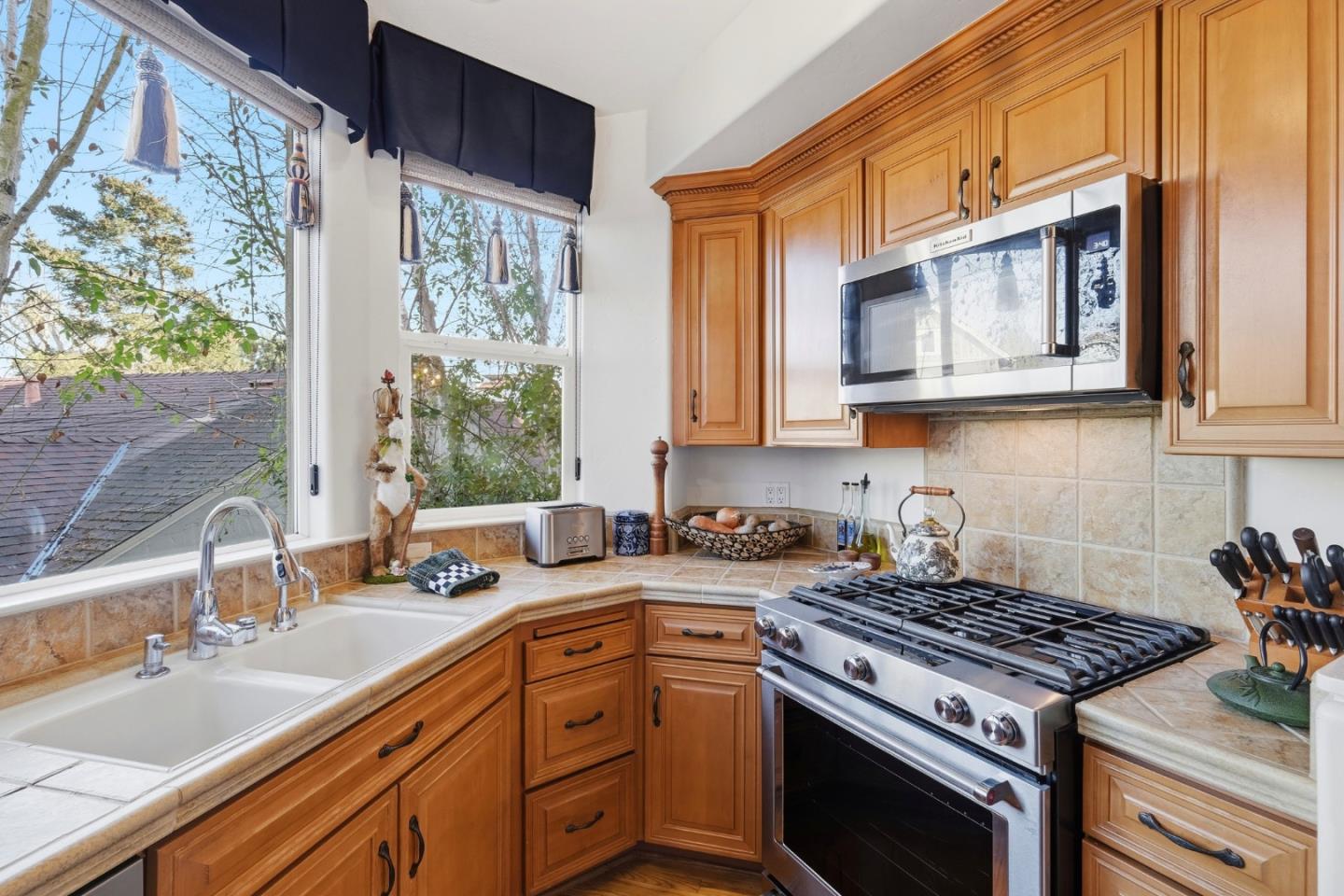 Detail Gallery Image 16 of 37 For 206 Villa Mar Vis, Santa Cruz,  CA 95060 - 3 Beds | 3 Baths