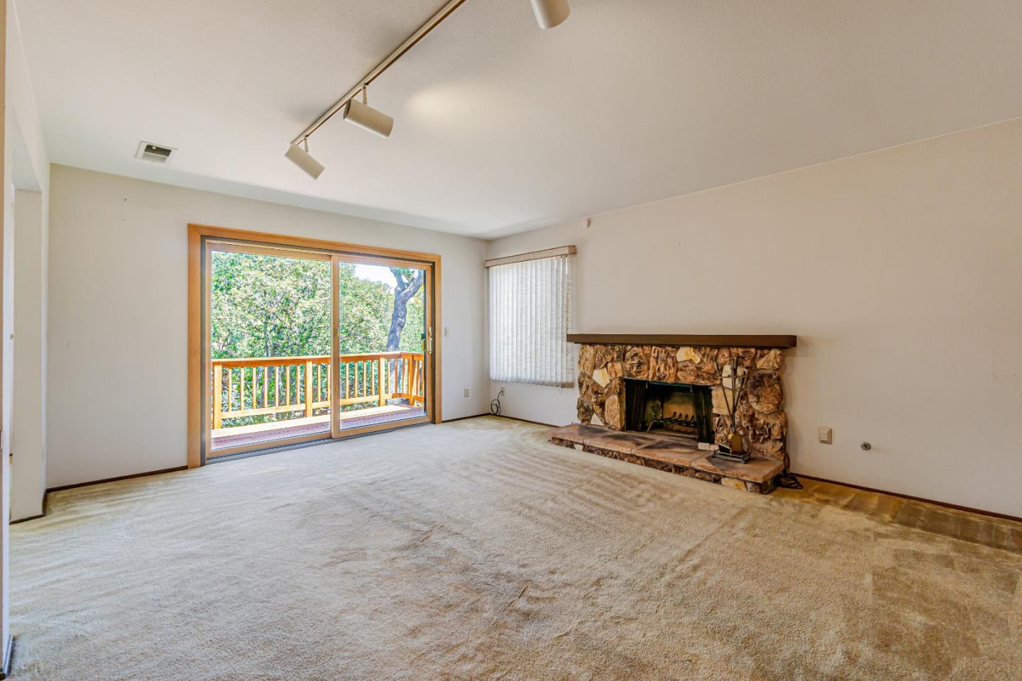 Detail Gallery Image 3 of 12 For 126 Saint Joan Ln, Pleasant Hill,  CA 94523 - 3 Beds | 2/1 Baths