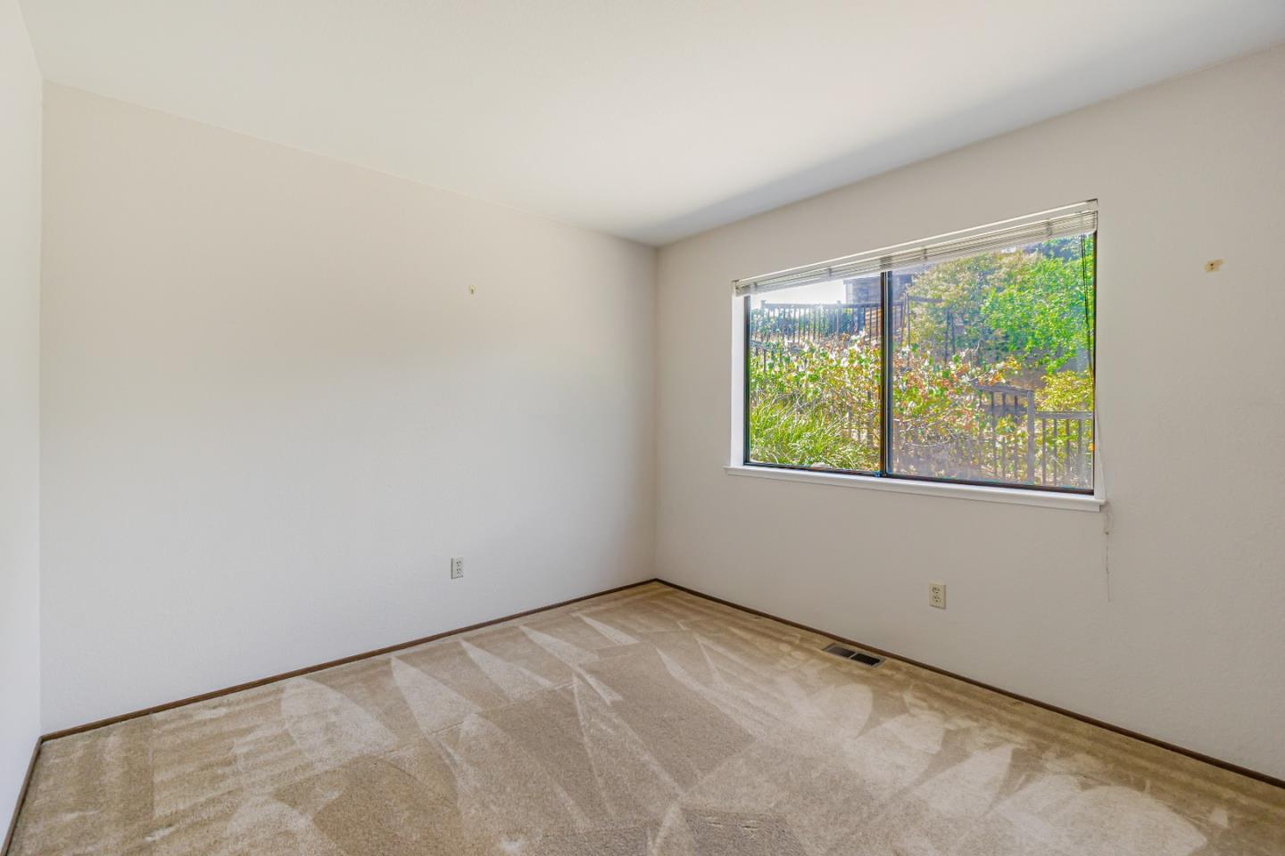 Detail Gallery Image 7 of 12 For 126 Saint Joan Ln, Pleasant Hill,  CA 94523 - 3 Beds | 2/1 Baths