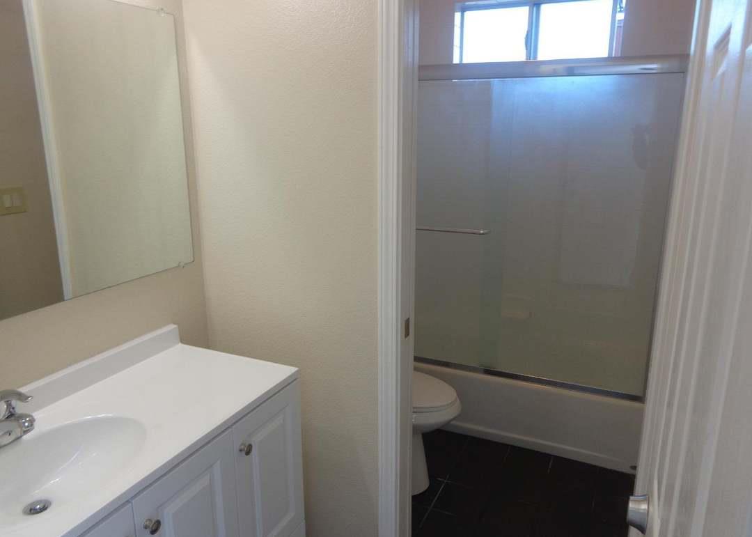 Detail Gallery Image 8 of 9 For 9 N 33rd St, San Jose,  CA 95116 - 3 Beds | 3 Baths