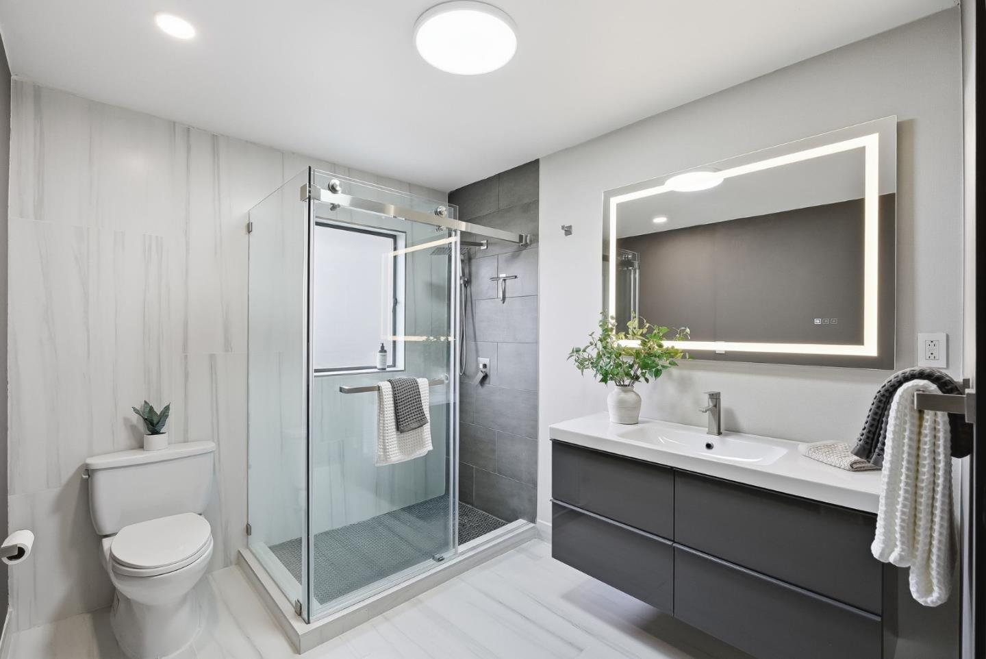 Detail Gallery Image 2 of 22 For 1450 Valcartier Dr, Sunnyvale,  CA 94087 - 4 Beds | 3/3 Baths