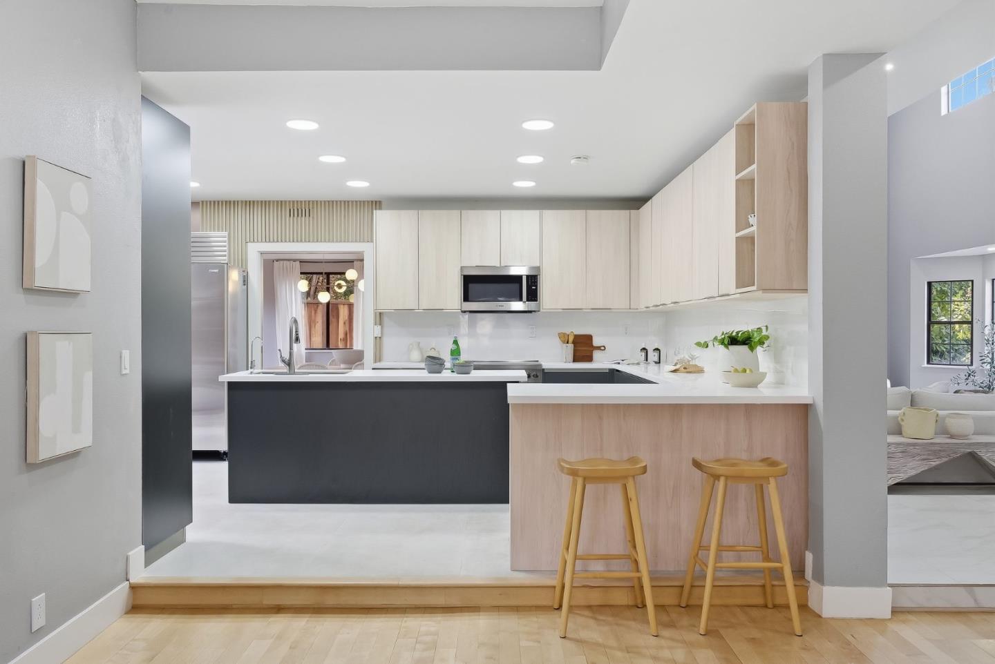 Detail Gallery Image 20 of 22 For 1450 Valcartier Dr, Sunnyvale,  CA 94087 - 4 Beds | 3/3 Baths