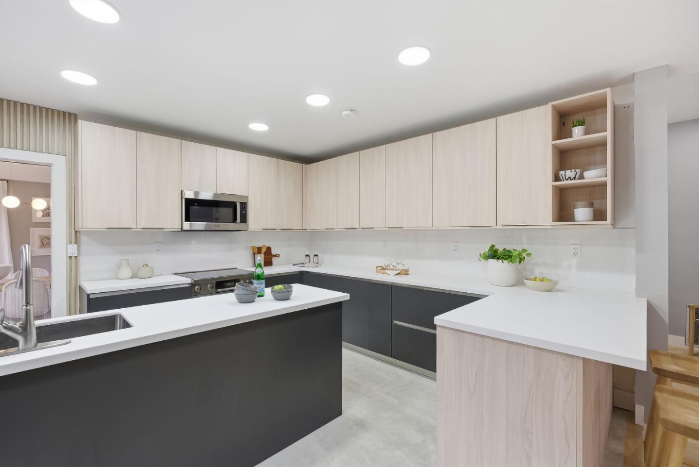 Detail Gallery Image 3 of 22 For 1450 Valcartier Dr, Sunnyvale,  CA 94087 - 4 Beds | 3/3 Baths