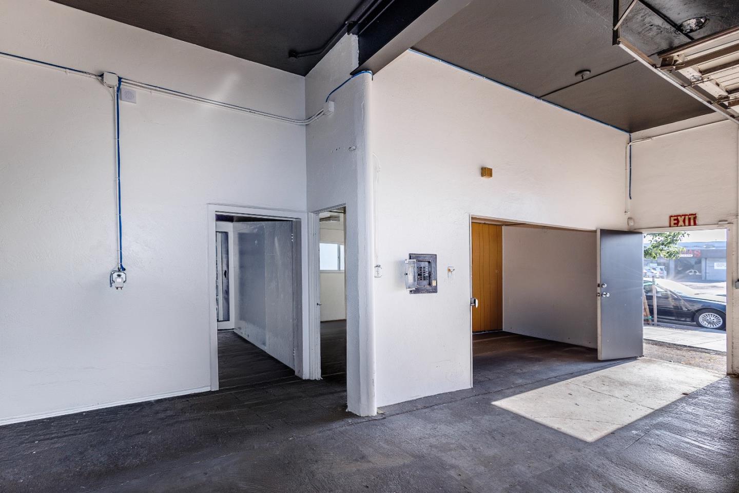 Detail Gallery Image 10 of 15 For 2951 Middlefield Rd, Redwood City,  CA 94063 - – Beds | – Baths