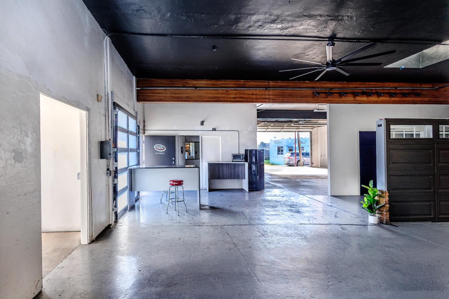 Detail Gallery Image 12 of 15 For 2951 Middlefield Rd, Redwood City,  CA 94063 - – Beds | – Baths