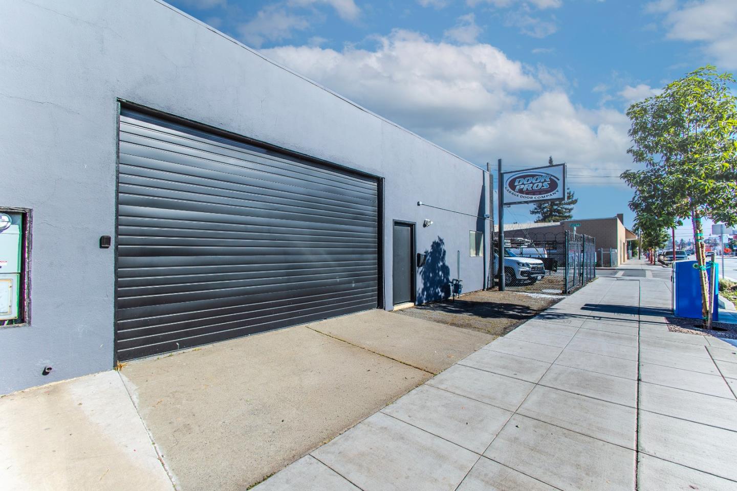 Detail Gallery Image 2 of 15 For 2951 Middlefield Rd, Redwood City,  CA 94063 - – Beds | – Baths