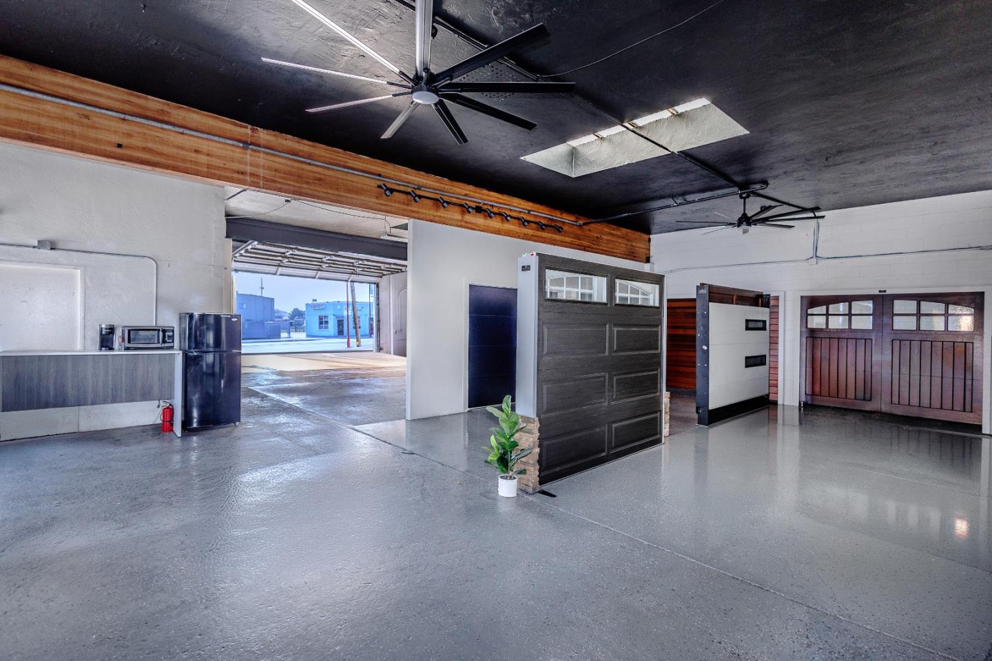 Detail Gallery Image 6 of 15 For 2951 Middlefield Rd, Redwood City,  CA 94063 - – Beds | – Baths