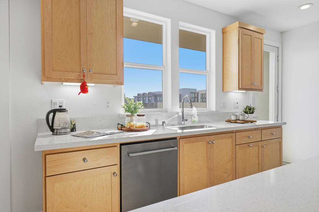 Detail Gallery Image 18 of 53 For 3675 Broadcast Cmn, Fremont,  CA 94538 - 4 Beds | 3/1 Baths