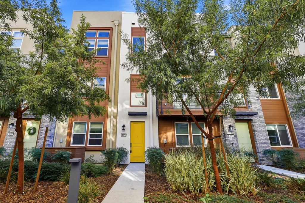 Detail Gallery Image 2 of 53 For 3675 Broadcast Cmn, Fremont,  CA 94538 - 4 Beds | 3/1 Baths