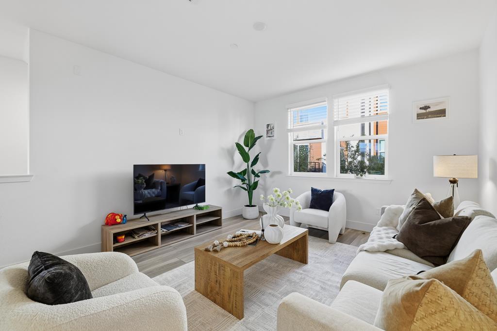 Detail Gallery Image 5 of 53 For 3675 Broadcast Cmn, Fremont,  CA 94538 - 4 Beds | 3/1 Baths