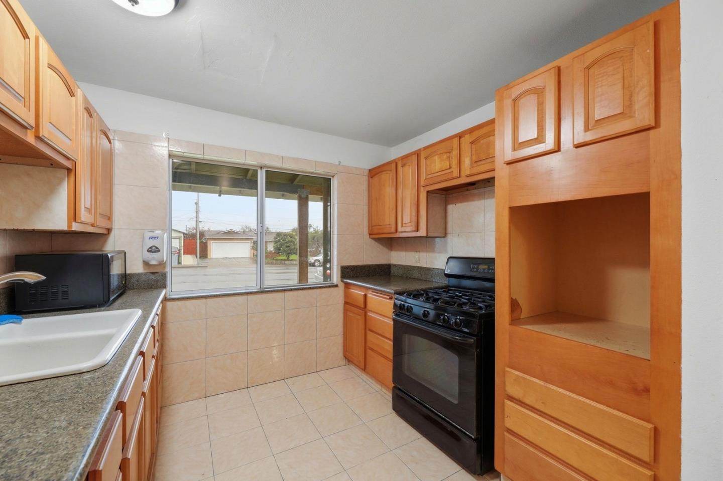 Detail Gallery Image 10 of 36 For 479 Dixon Rd, Milpitas,  CA 95035 - 5 Beds | 2 Baths