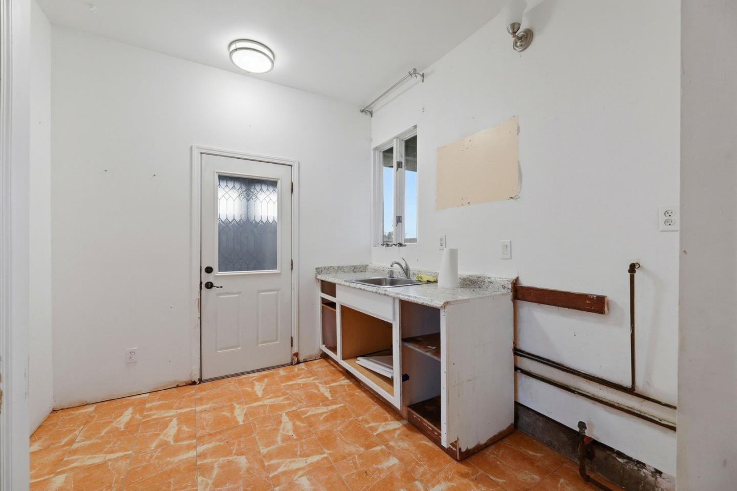 Detail Gallery Image 13 of 36 For 479 Dixon Rd, Milpitas,  CA 95035 - 5 Beds | 2 Baths