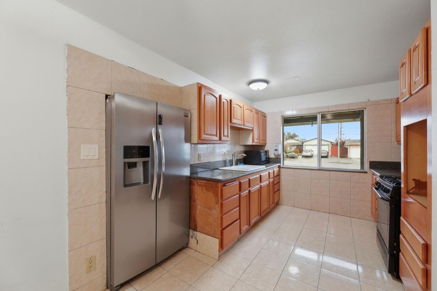 Detail Gallery Image 9 of 36 For 479 Dixon Rd, Milpitas,  CA 95035 - 5 Beds | 2 Baths