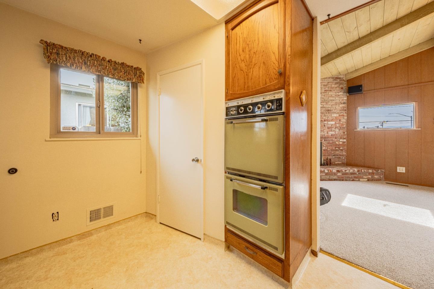 Detail Gallery Image 13 of 35 For 24 Saint Francis Way, Salinas,  CA 93906 - 3 Beds | 2 Baths