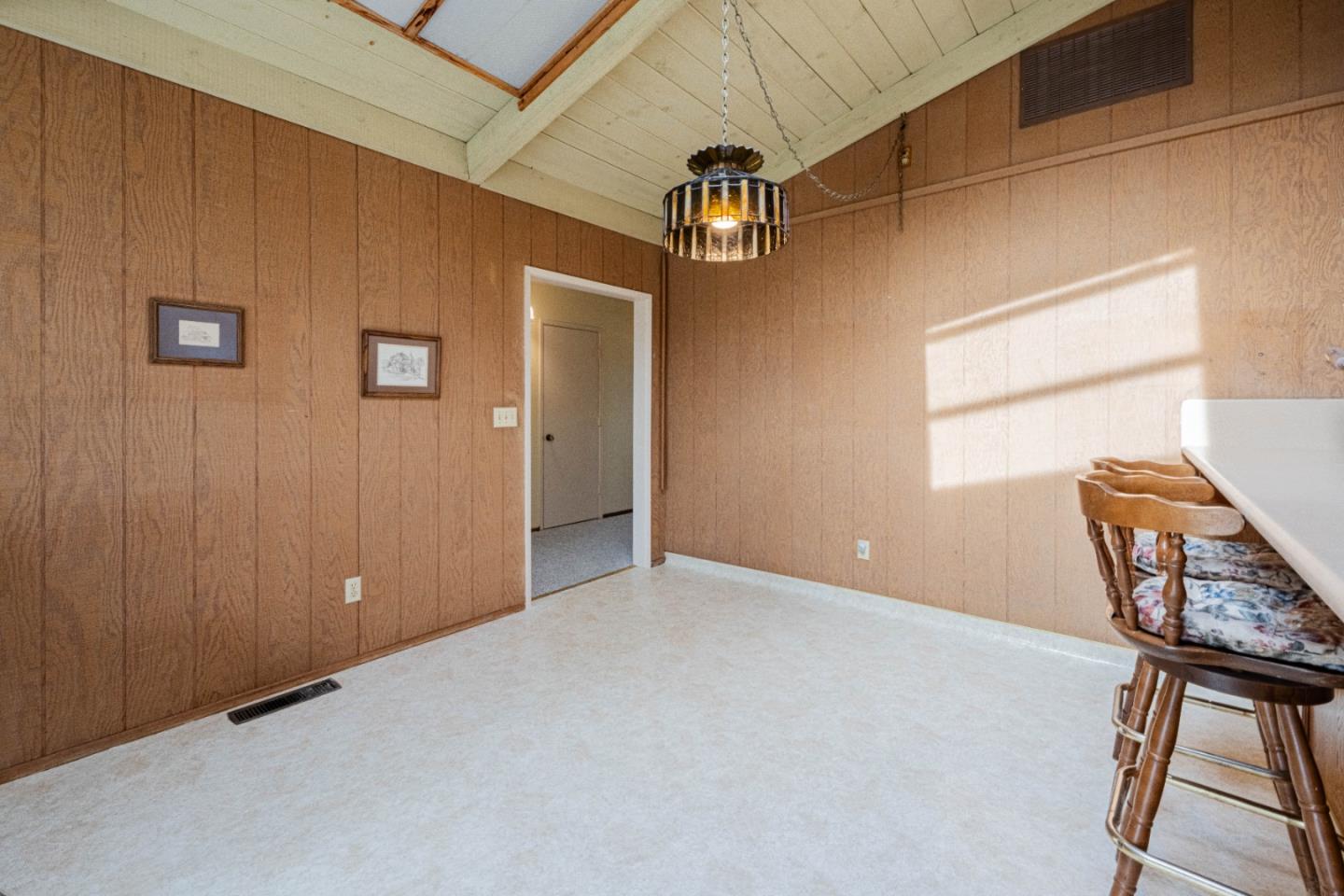 Detail Gallery Image 14 of 35 For 24 Saint Francis Way, Salinas,  CA 93906 - 3 Beds | 2 Baths