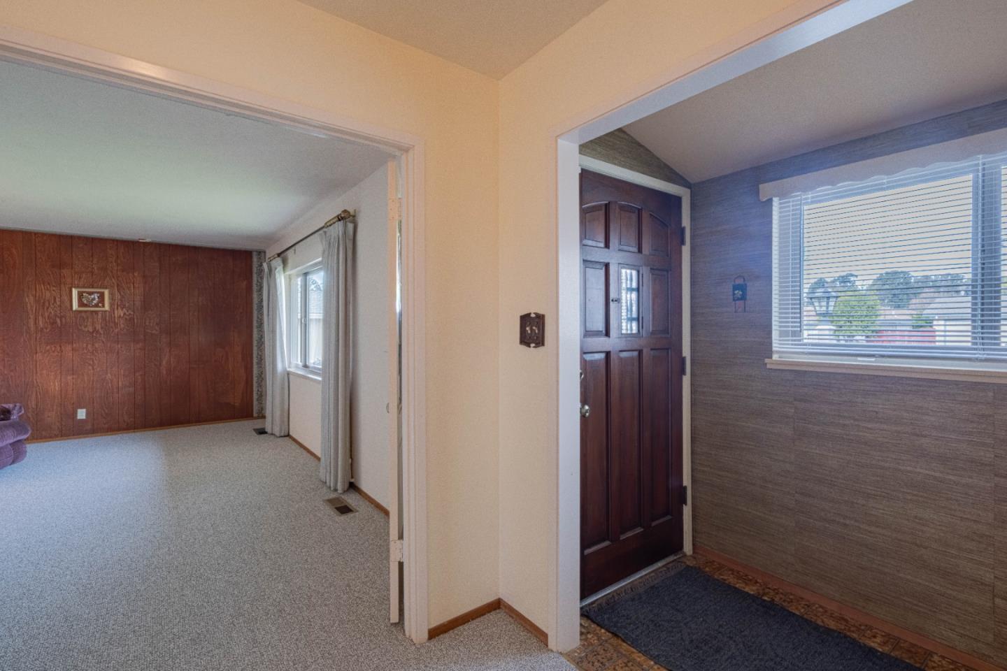 Detail Gallery Image 4 of 35 For 24 Saint Francis Way, Salinas,  CA 93906 - 3 Beds | 2 Baths