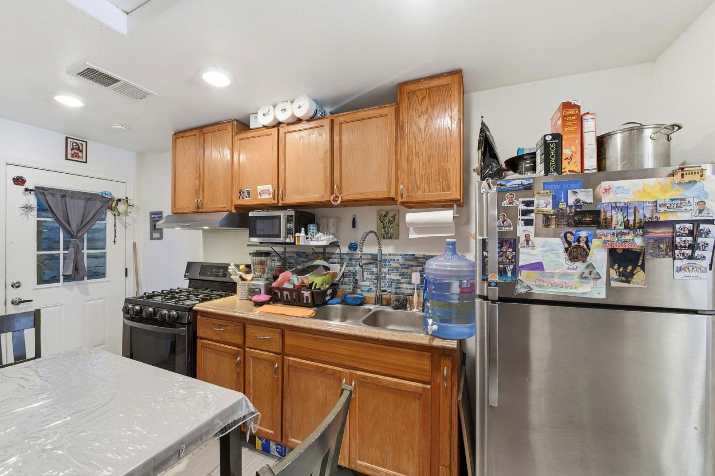 Detail Gallery Image 13 of 39 For 2207 Pacina Dr, San Jose,  CA 95116 - 5 Beds | 2/1 Baths