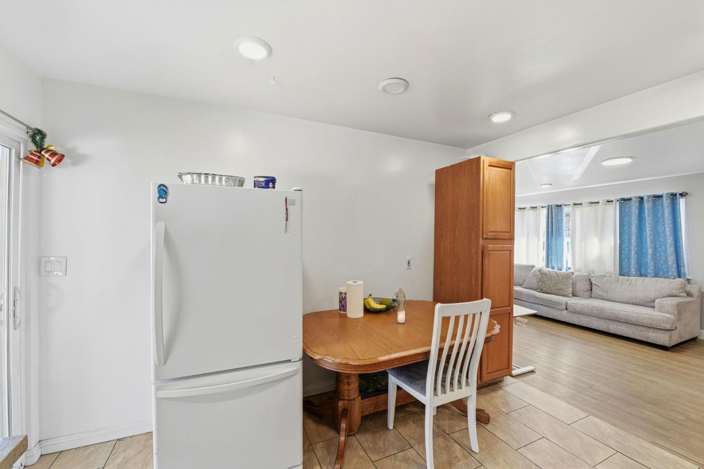 Detail Gallery Image 14 of 39 For 2207 Pacina Dr, San Jose,  CA 95116 - 5 Beds | 2/1 Baths