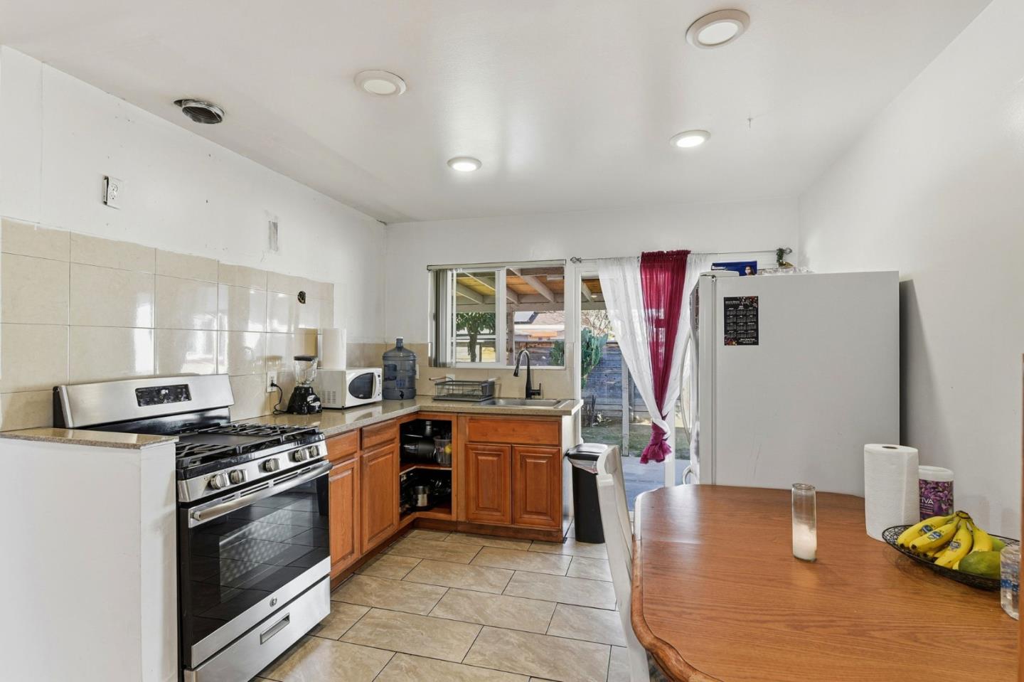 Detail Gallery Image 15 of 39 For 2207 Pacina Dr, San Jose,  CA 95116 - 5 Beds | 2/1 Baths