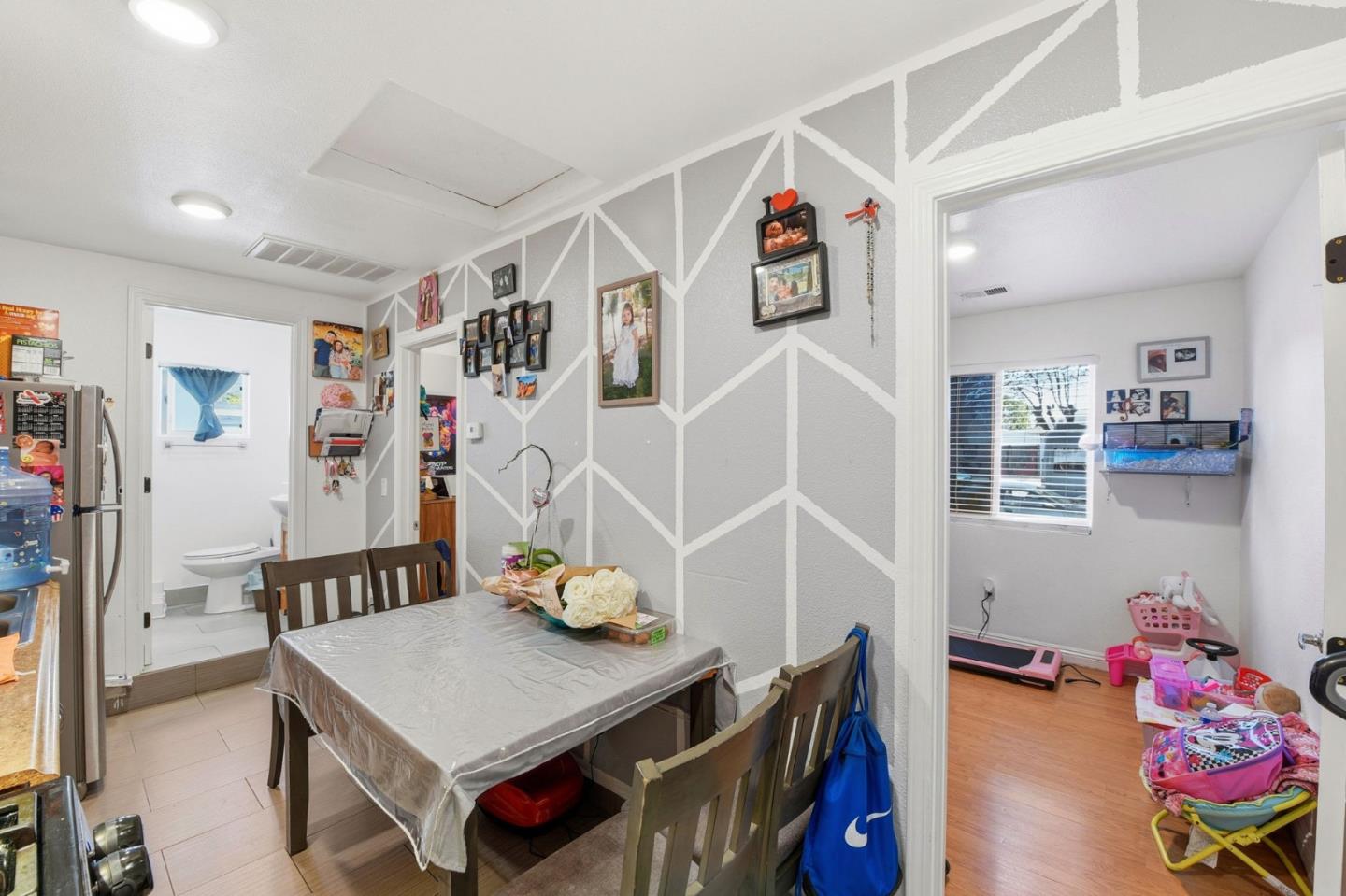 Detail Gallery Image 17 of 39 For 2207 Pacina Dr, San Jose,  CA 95116 - 5 Beds | 2/1 Baths