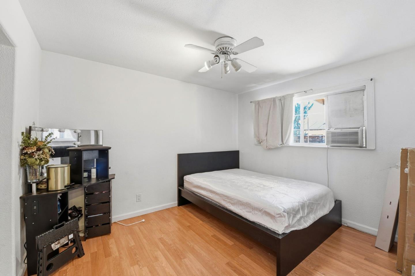 Detail Gallery Image 24 of 39 For 2207 Pacina Dr, San Jose,  CA 95116 - 5 Beds | 2/1 Baths