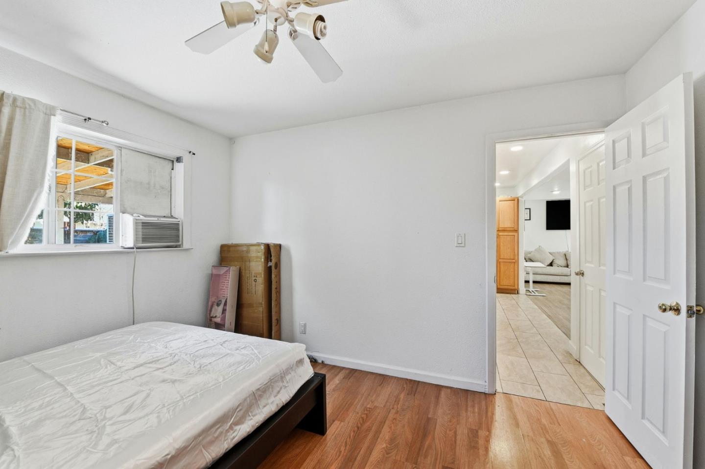 Detail Gallery Image 26 of 39 For 2207 Pacina Dr, San Jose,  CA 95116 - 5 Beds | 2/1 Baths