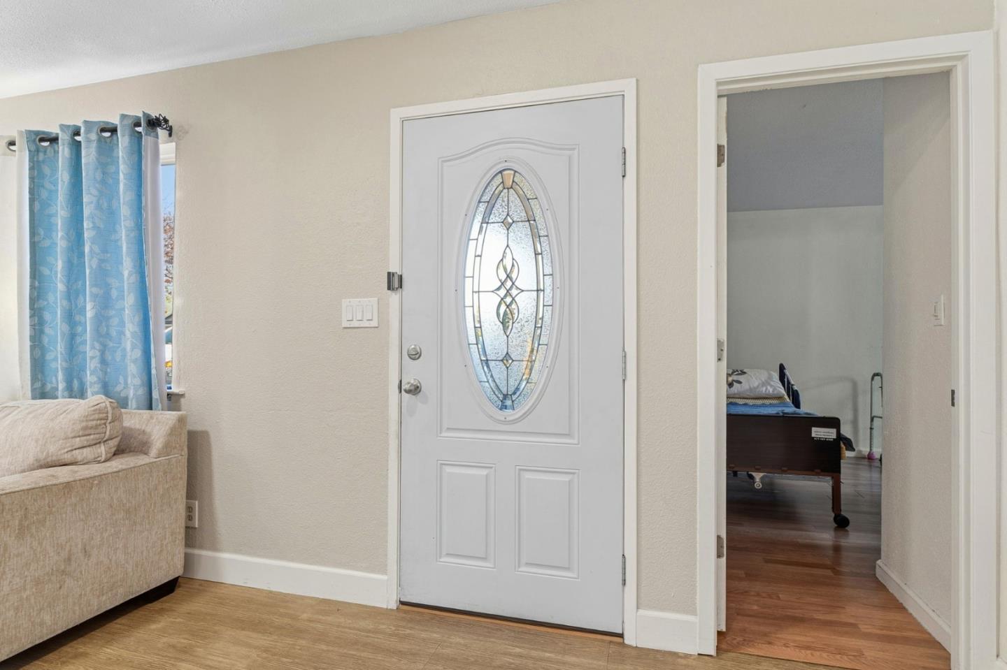 Detail Gallery Image 5 of 39 For 2207 Pacina Dr, San Jose,  CA 95116 - 5 Beds | 2/1 Baths