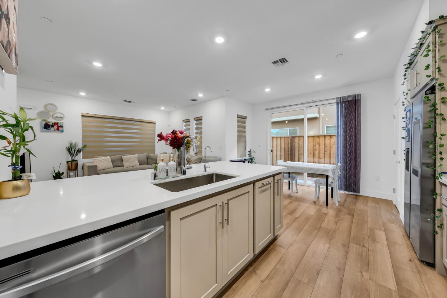 Detail Gallery Image 14 of 41 For 122 W Riverside Pl, Tracy,  CA 95391 - 3 Beds | 2/1 Baths