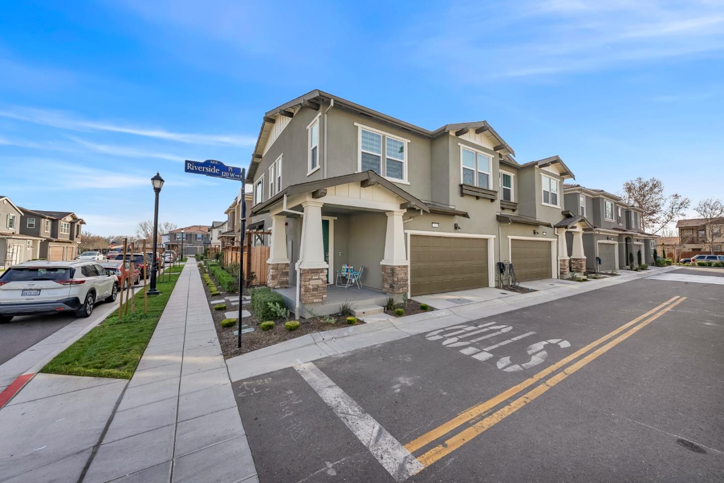 Detail Gallery Image 2 of 41 For 122 W Riverside Pl, Tracy,  CA 95391 - 3 Beds | 2/1 Baths