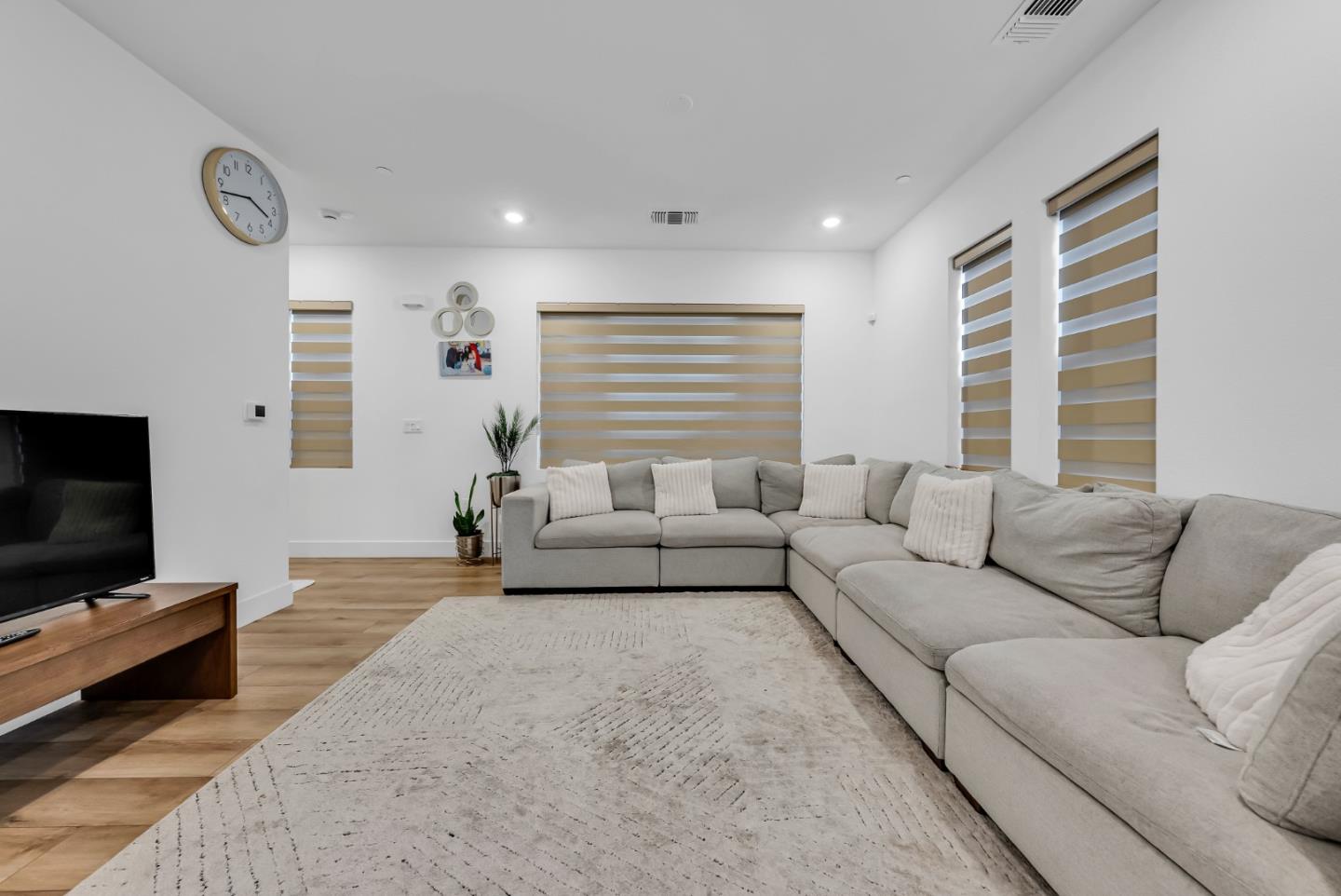 Detail Gallery Image 8 of 41 For 122 W Riverside Pl, Tracy,  CA 95391 - 3 Beds | 2/1 Baths