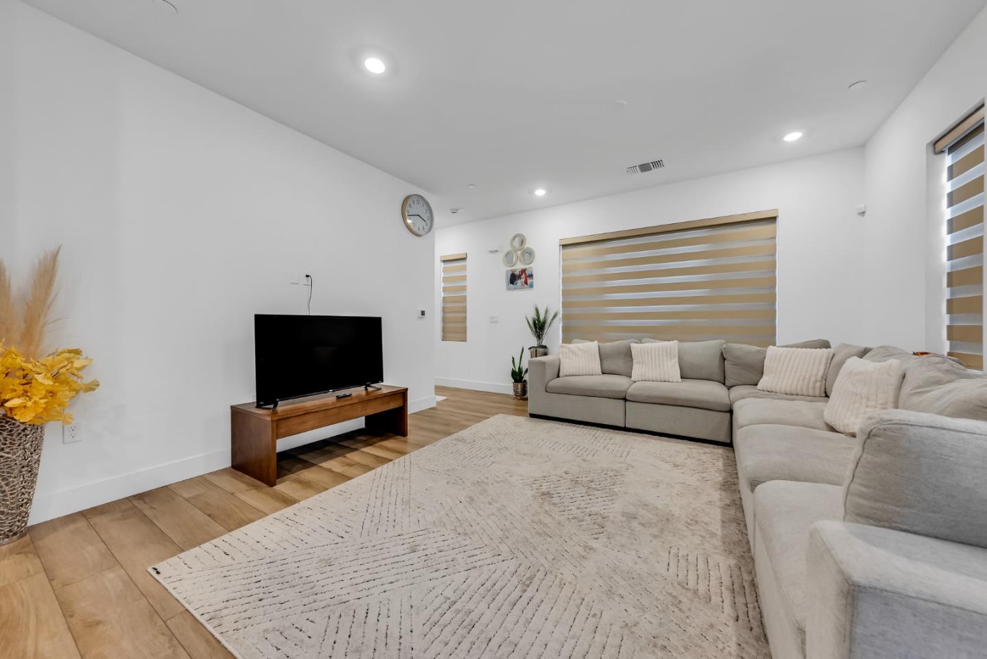 Detail Gallery Image 9 of 41 For 122 W Riverside Pl, Tracy,  CA 95391 - 3 Beds | 2/1 Baths