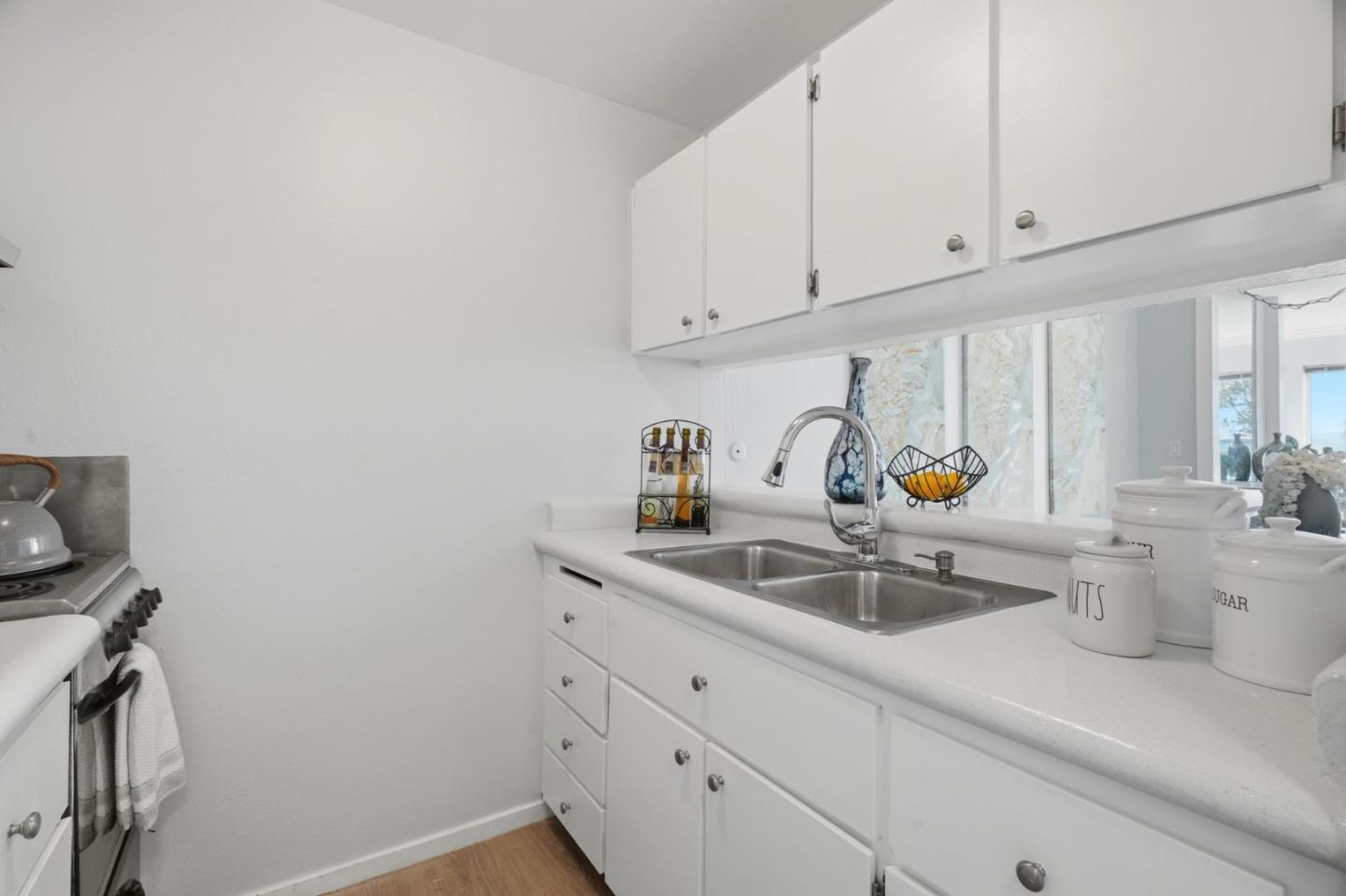 Detail Gallery Image 6 of 27 For 95 Red Rock Way 203m,  San Francisco,  CA 94131 - 0 Beds | 1 Baths