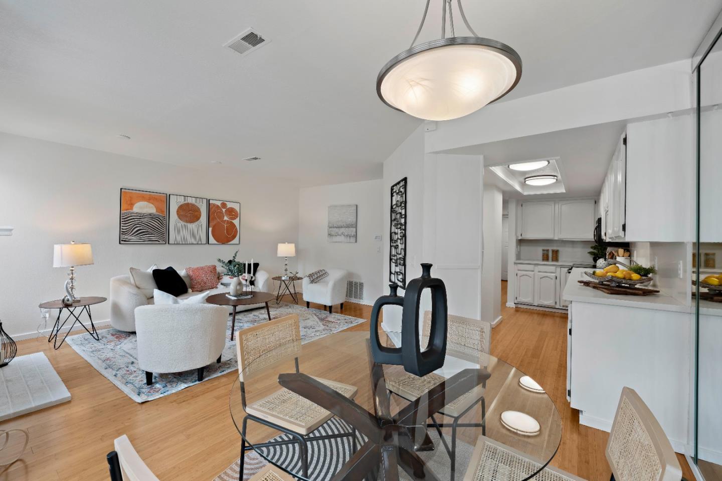 Detail Gallery Image 11 of 30 For 121 Creekside Ct, El Sobrante,  CA 94803 - 3 Beds | 2 Baths