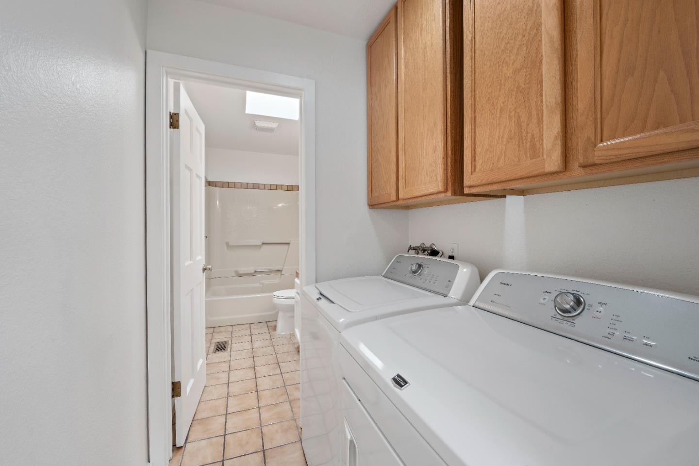 Detail Gallery Image 14 of 30 For 121 Creekside Ct, El Sobrante,  CA 94803 - 3 Beds | 2 Baths