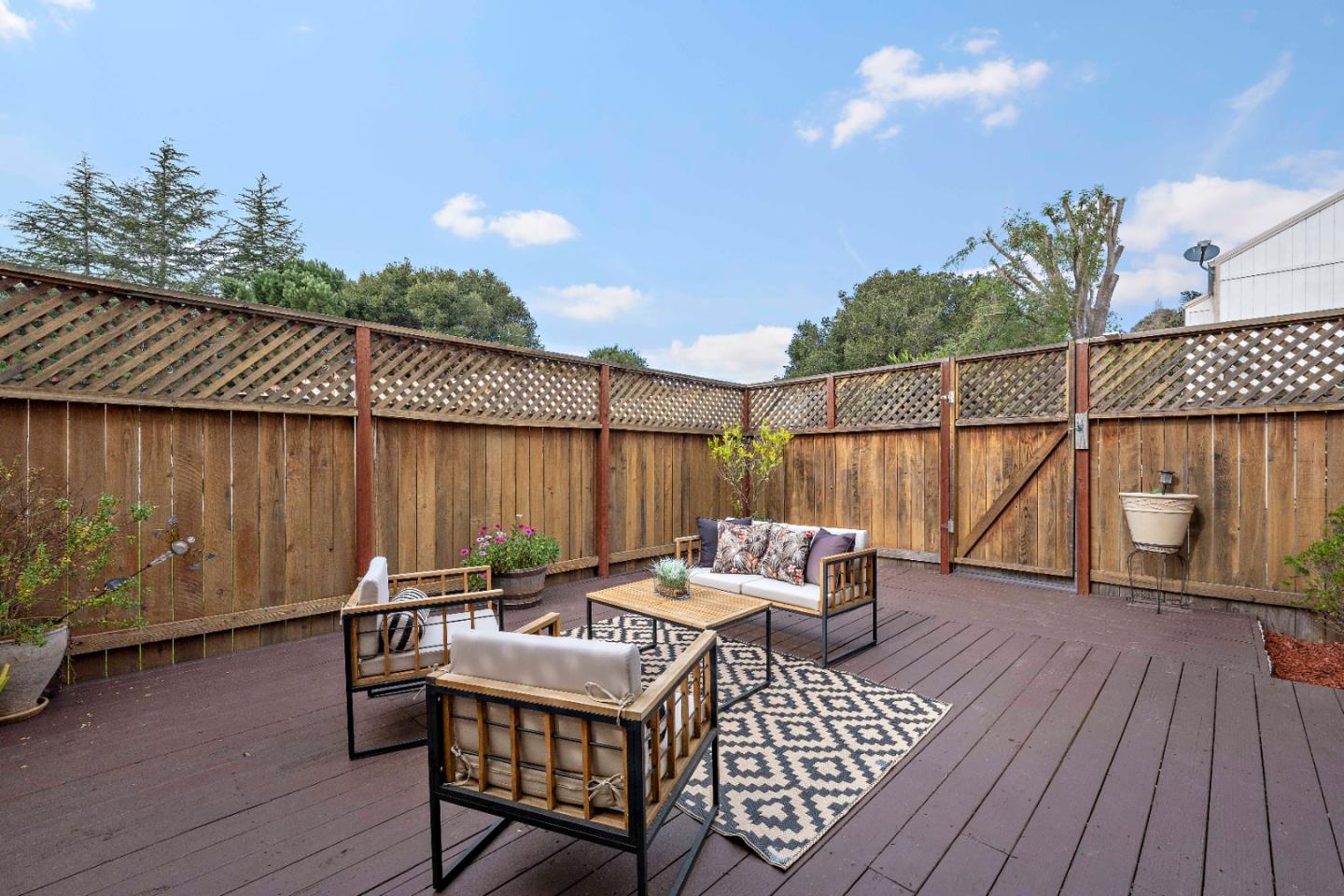 Detail Gallery Image 24 of 30 For 121 Creekside Ct, El Sobrante,  CA 94803 - 3 Beds | 2 Baths