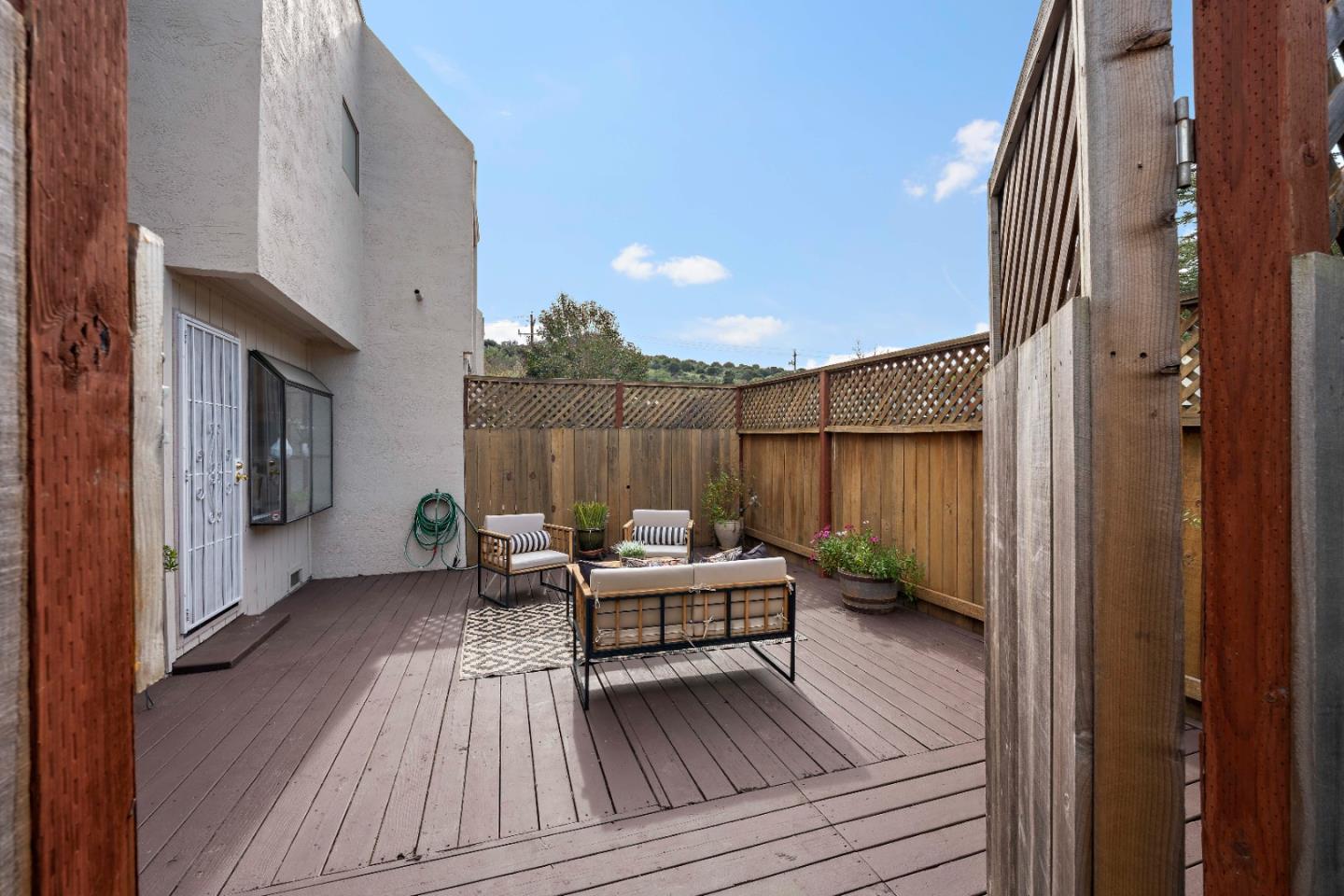 Detail Gallery Image 26 of 30 For 121 Creekside Ct, El Sobrante,  CA 94803 - 3 Beds | 2 Baths