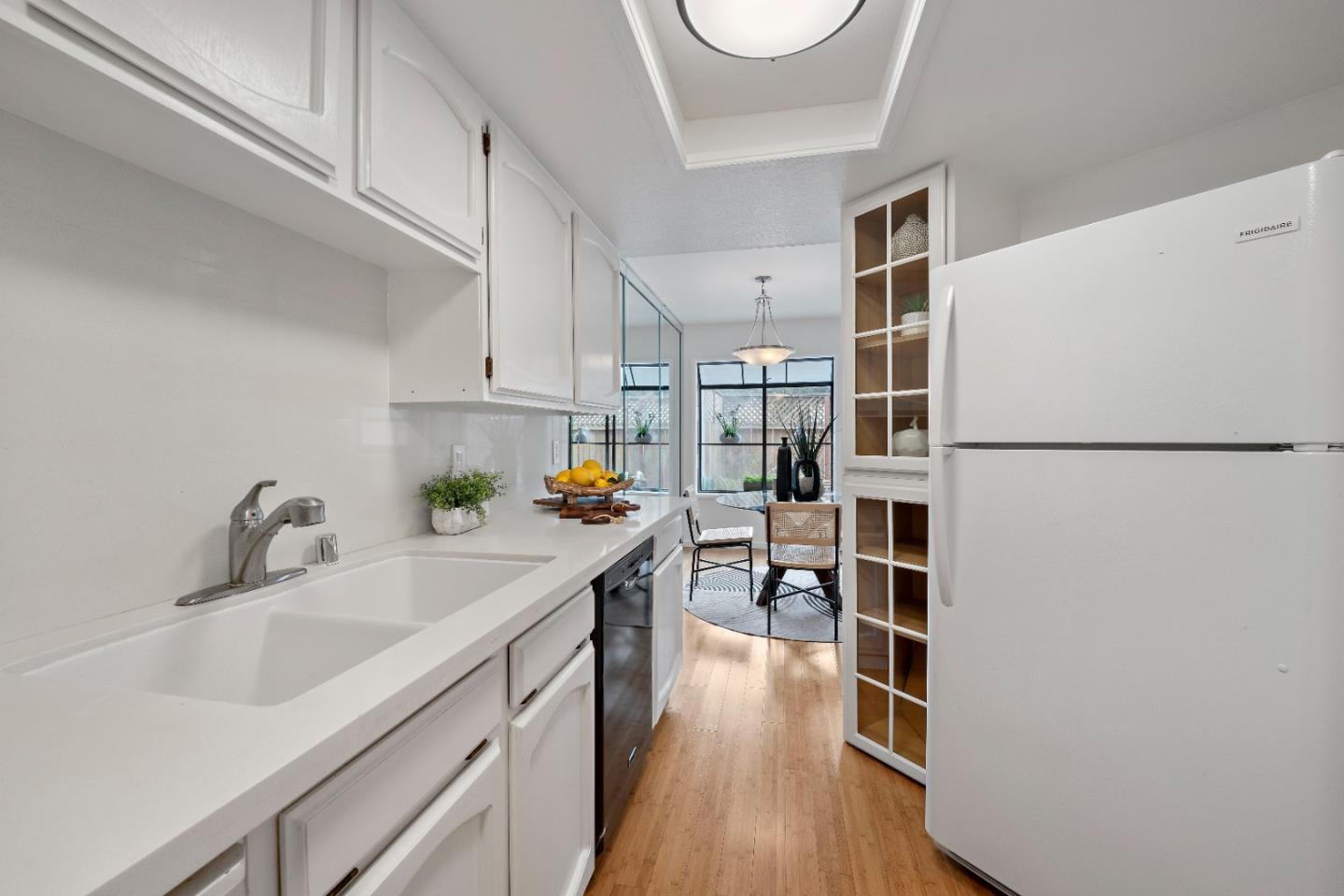 Detail Gallery Image 4 of 30 For 121 Creekside Ct, El Sobrante,  CA 94803 - 3 Beds | 2 Baths