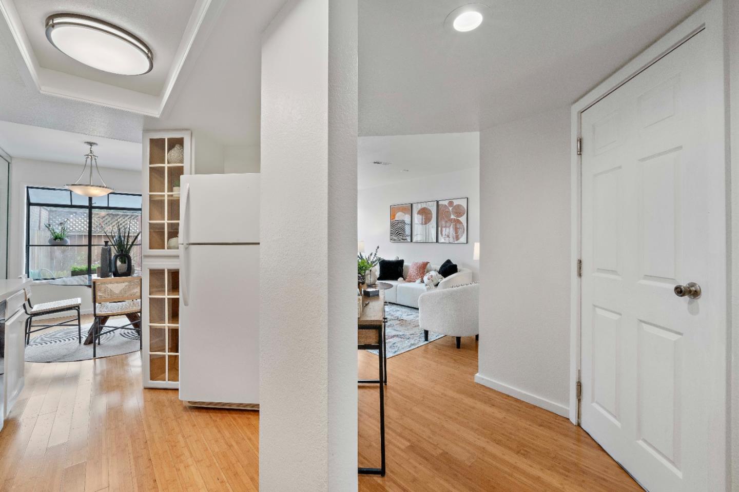 Detail Gallery Image 7 of 30 For 121 Creekside Ct, El Sobrante,  CA 94803 - 3 Beds | 2 Baths