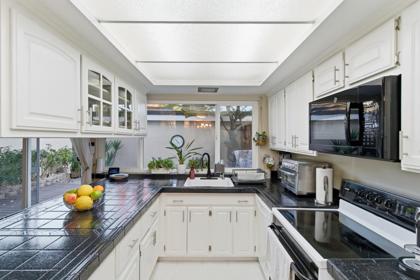 Detail Gallery Image 10 of 39 For 7066 Cypress Point Ct, San Jose,  CA 95139 - 3 Beds | 2/1 Baths