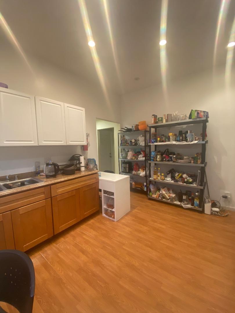 Detail Gallery Image 6 of 22 For 621 S 6th St, San Jose,  CA 95112 - 15 Beds | 4 Baths