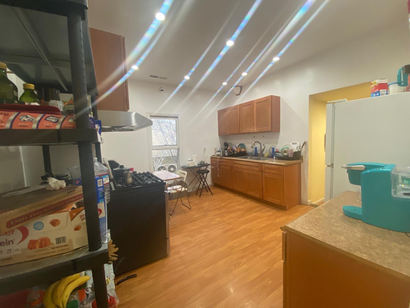 Detail Gallery Image 9 of 22 For 621 S 6th St, San Jose,  CA 95112 - 15 Beds | 4 Baths