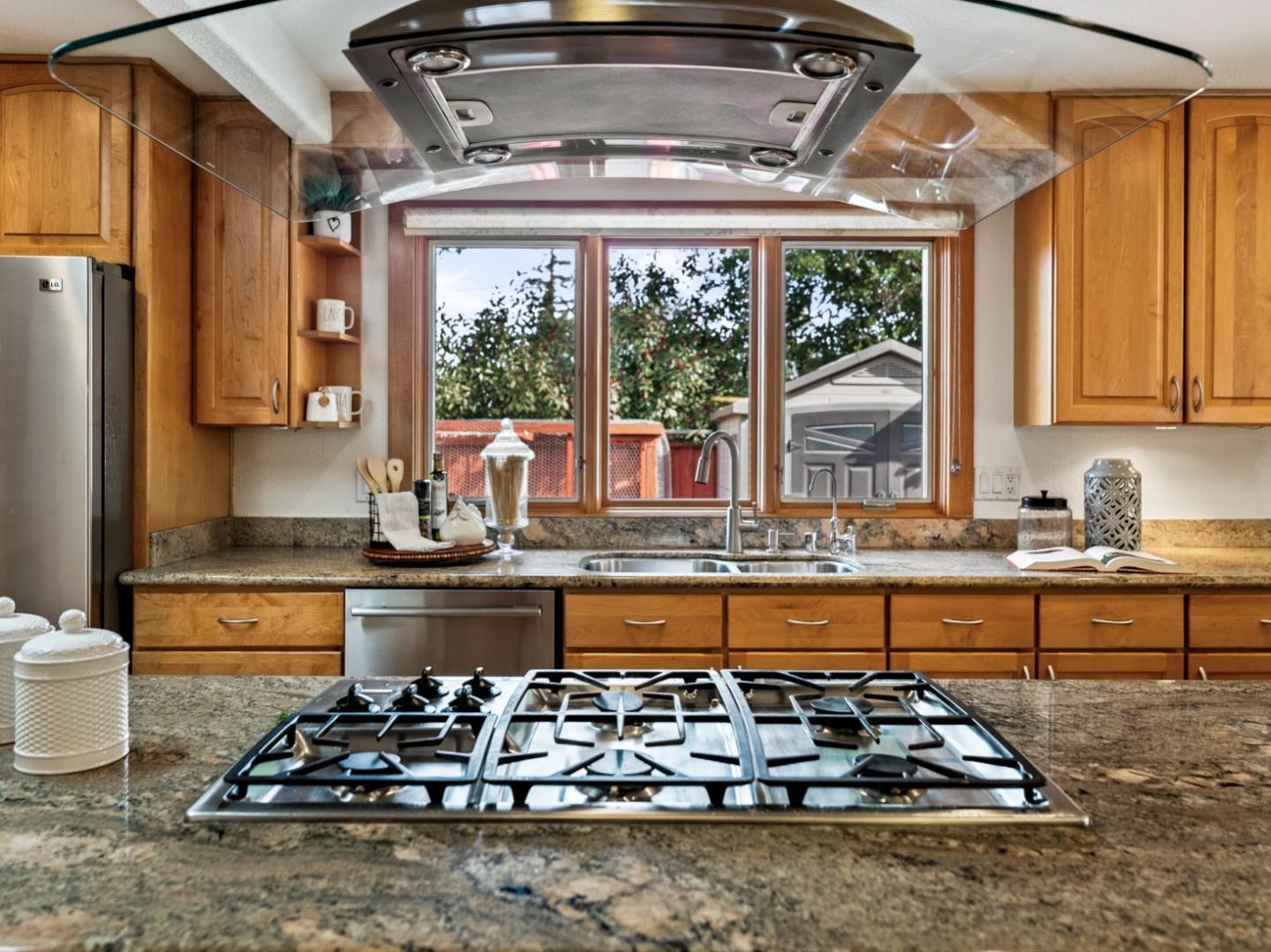 Detail Gallery Image 18 of 74 For 1941 Deodara Dr, Los Altos,  CA 94024 - 5 Beds | 4 Baths