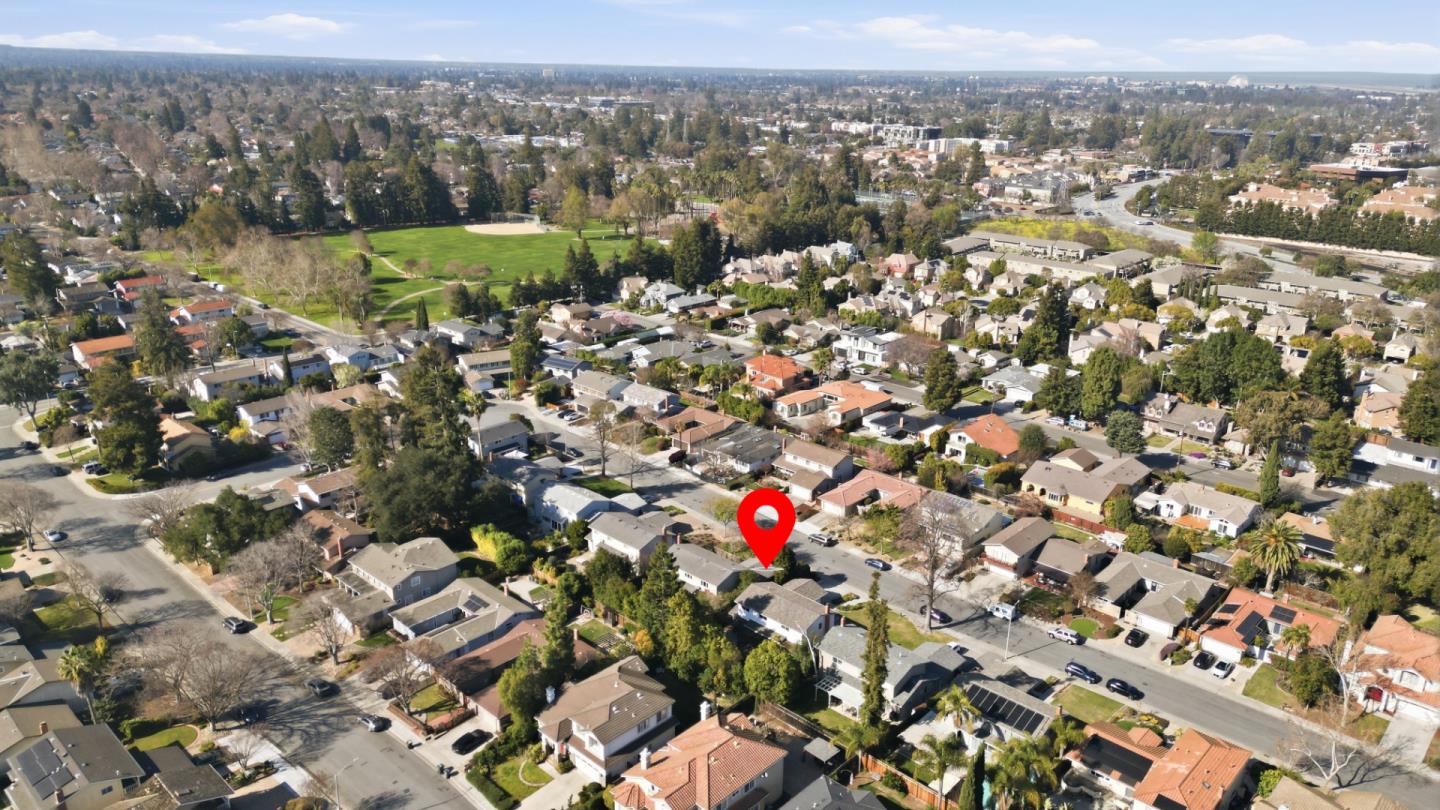 Detail Gallery Image 11 of 12 For 560 Hyannis Dr, Sunnyvale,  CA 94087 - 6 Beds | 3 Baths