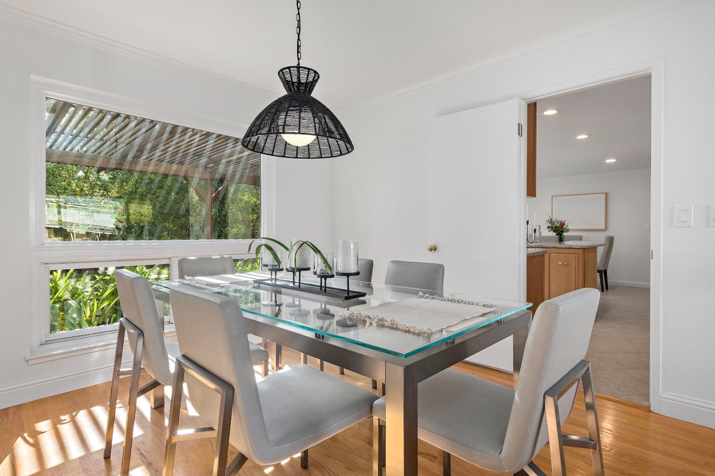 Detail Gallery Image 4 of 12 For 560 Hyannis Dr, Sunnyvale,  CA 94087 - 6 Beds | 3 Baths