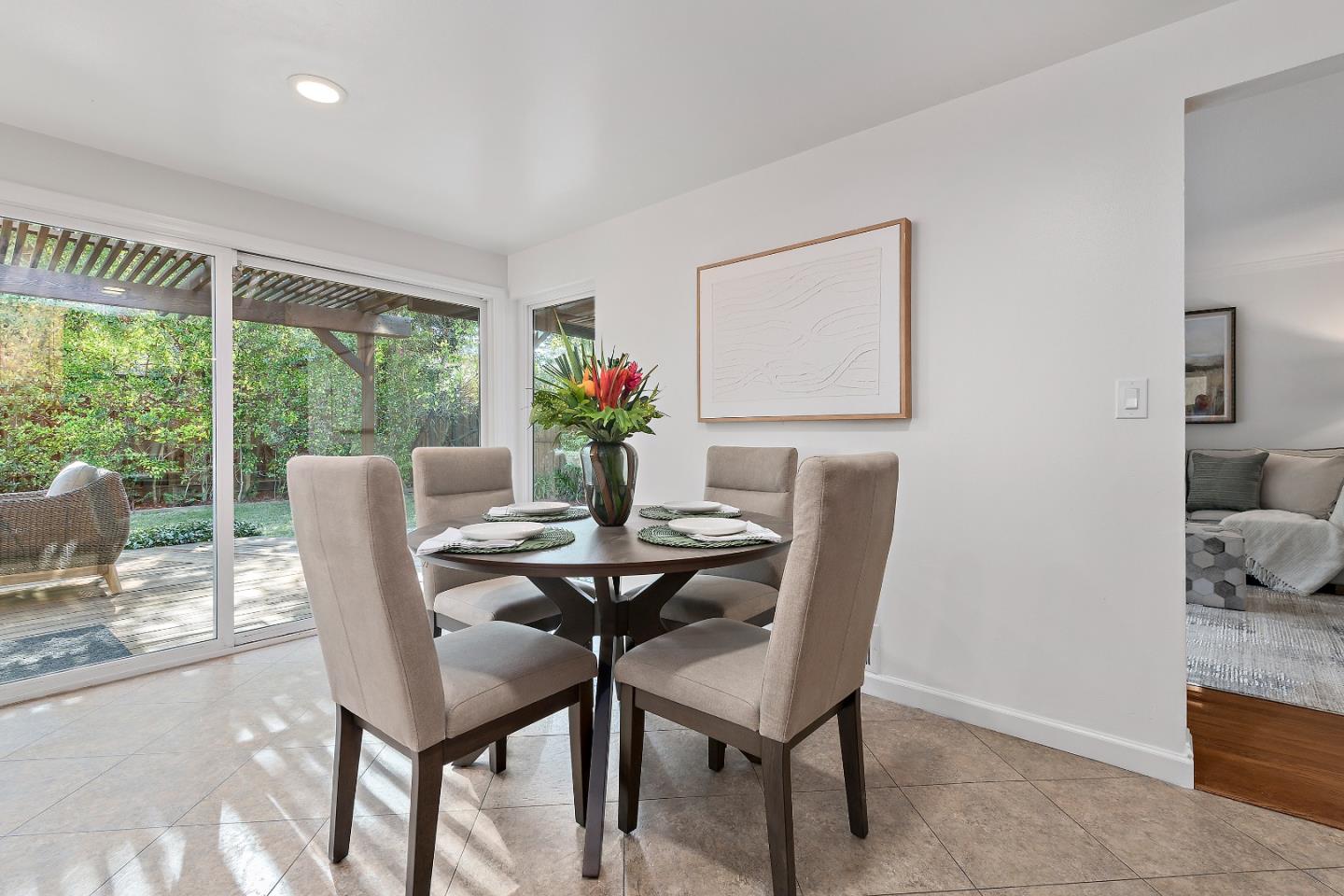 Detail Gallery Image 7 of 12 For 560 Hyannis Dr, Sunnyvale,  CA 94087 - 6 Beds | 3 Baths