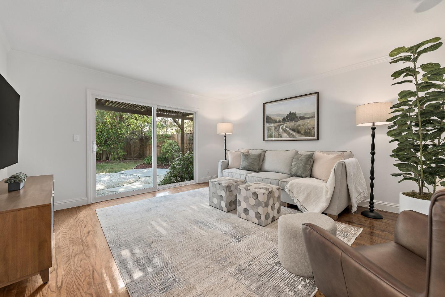 Detail Gallery Image 8 of 12 For 560 Hyannis Dr, Sunnyvale,  CA 94087 - 6 Beds | 3 Baths