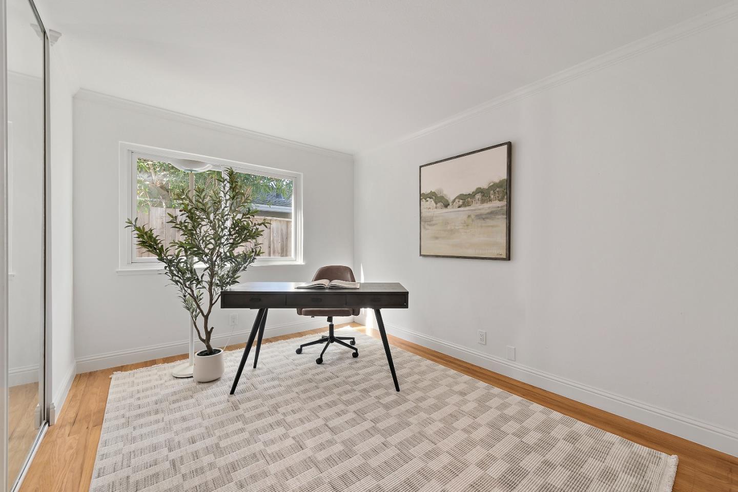 Detail Gallery Image 9 of 12 For 560 Hyannis Dr, Sunnyvale,  CA 94087 - 6 Beds | 3 Baths